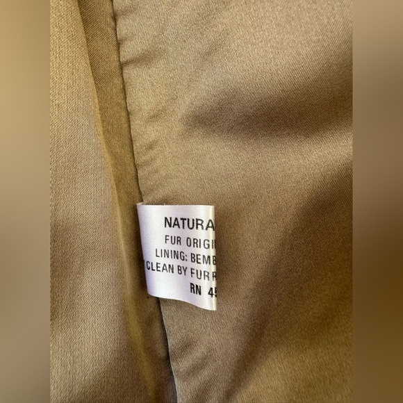 Pristine Stunning Fox Fur Coat w Bemberg Satin Lining - Size Medium - Picture 3 of 6